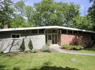 16 Robin Ln, Ringwood, NJ 07456