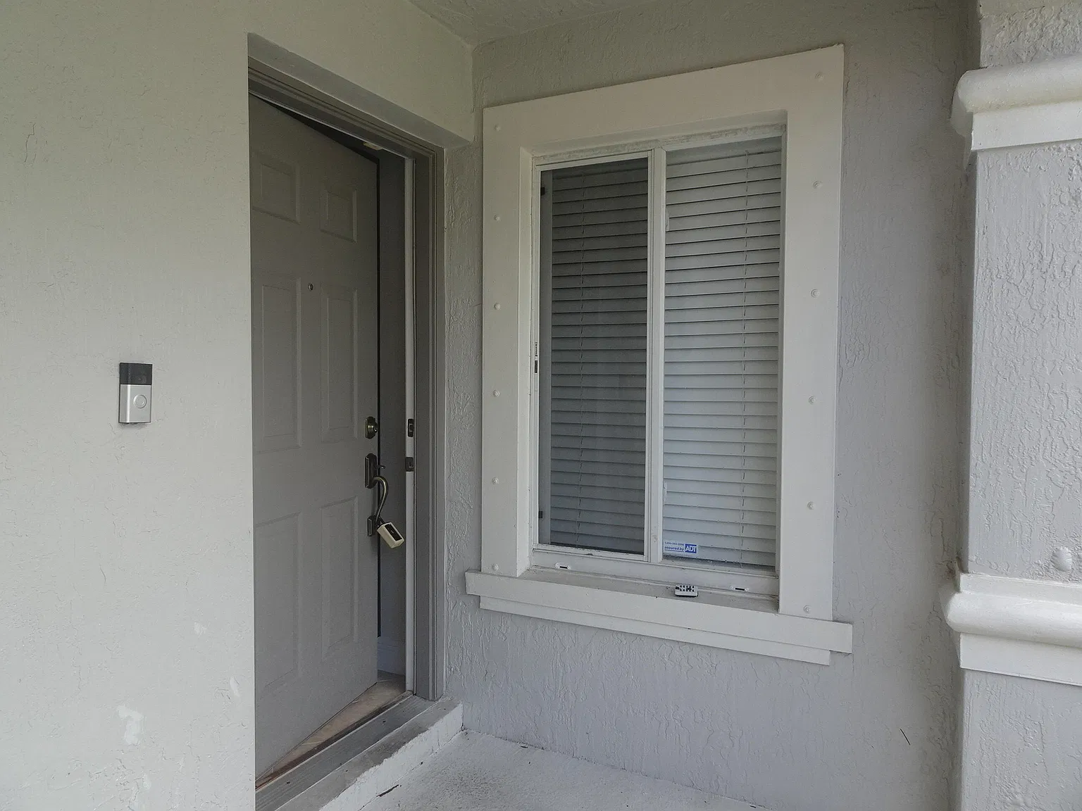 3 bed, 2.5 bath, 1571 sqft, $2,950 — Photo 2