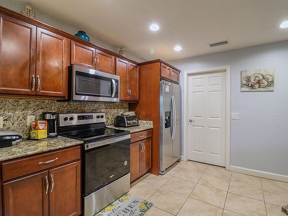 3rd image of 8 MEDITERRANEAN Boulevard N