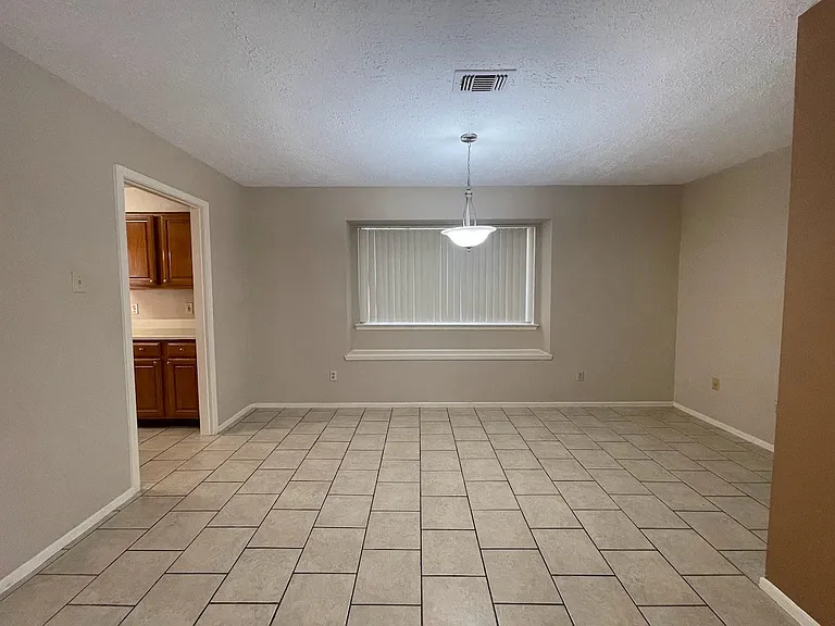2126 Collingsfield Dr — Photo 9