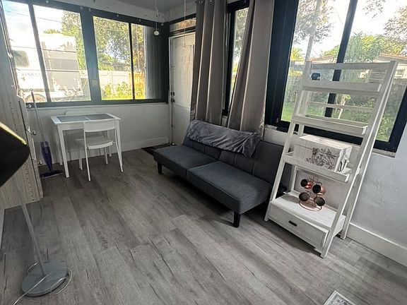 5th image of 4608 SW 35th St #1