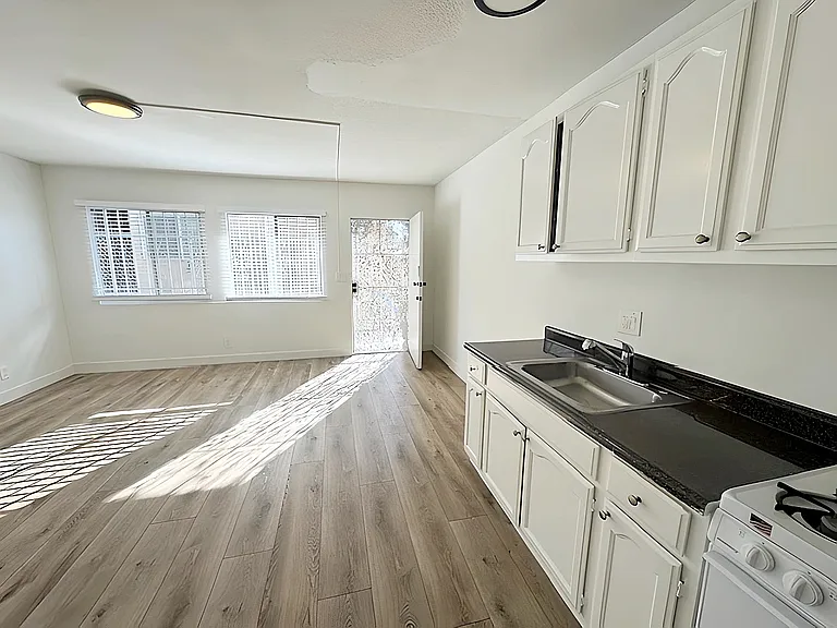 1401 S Catalina St #5 — Photo 6