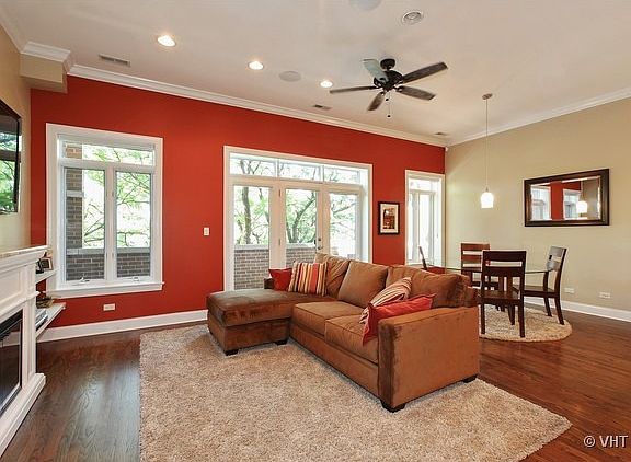 3rd image of 2110 W Roscoe St Unit 3