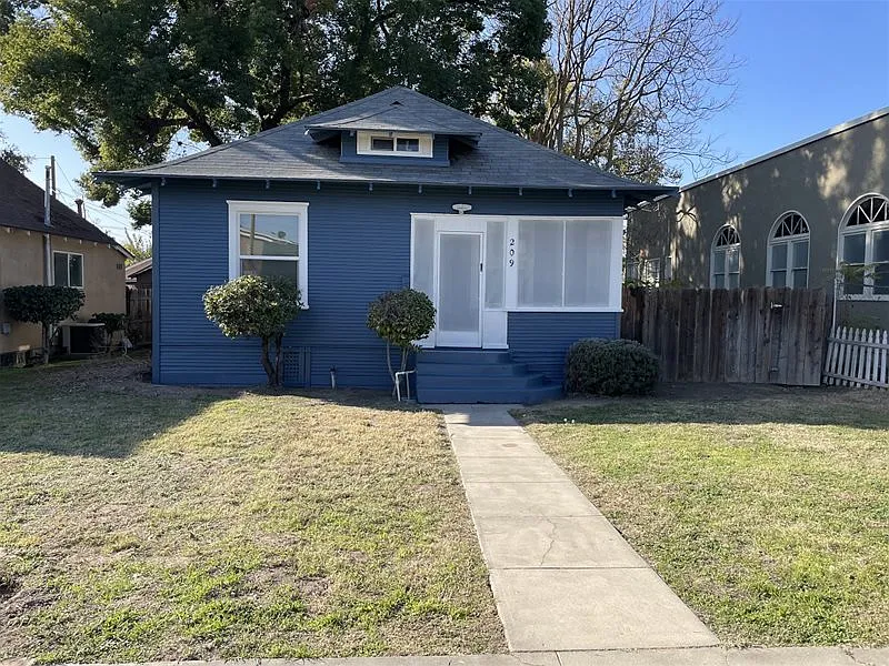 209 S Laurel St photo 1