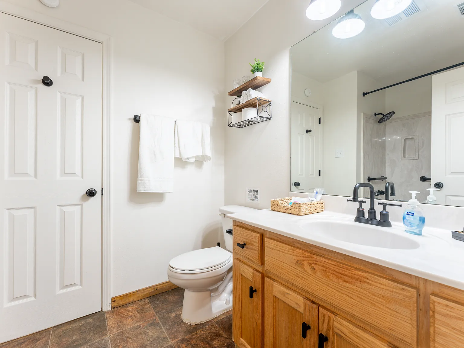 3 bed, 1.5 bath, 1200 sqft, $1,400 — Photo 2