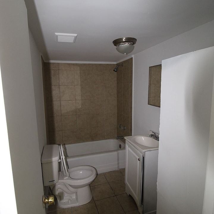 2nd image of 3336 Kraft Ave APT A
