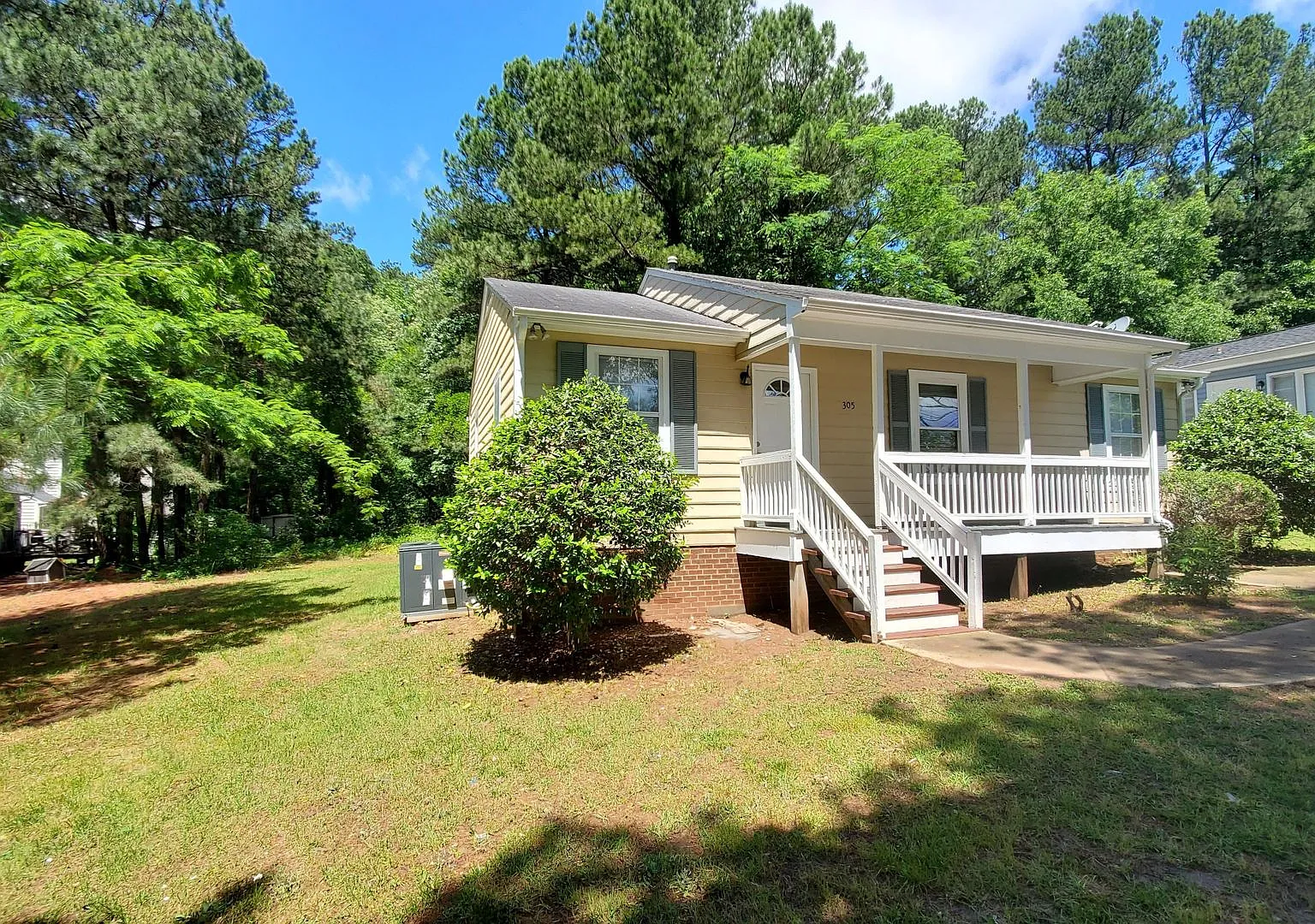 Updated 3BR, 2BA Durham Rental with Front Porch & Deck — Photo 3