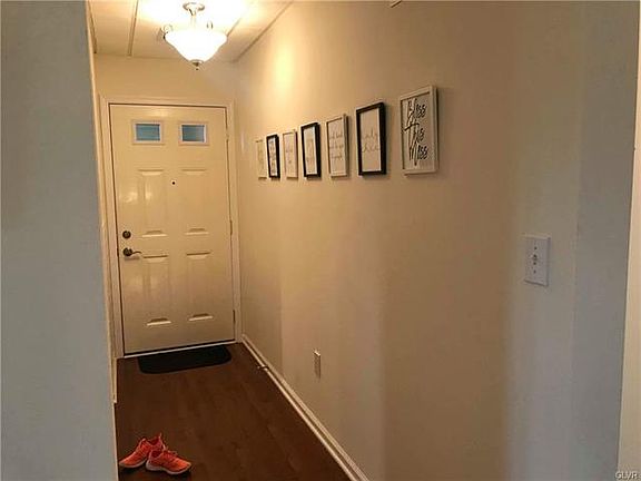4th image of 252 N Walnut St Ste 213