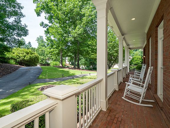 4th image of 680 Saint Regis Ln