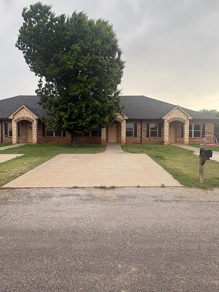 Photo 2 of 10 - 105 I St - Elgin, OK Building Photo - 105 I St