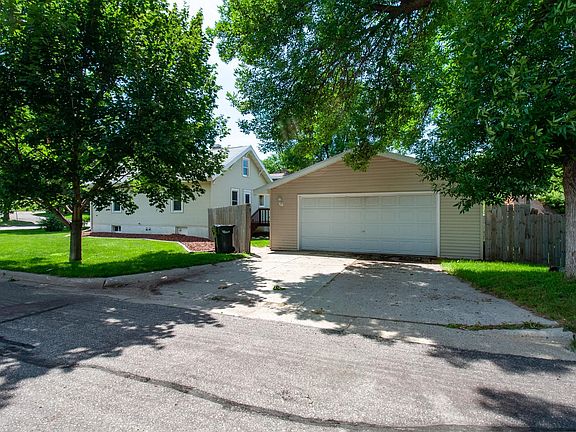 5th image of 102 W Beech Ave