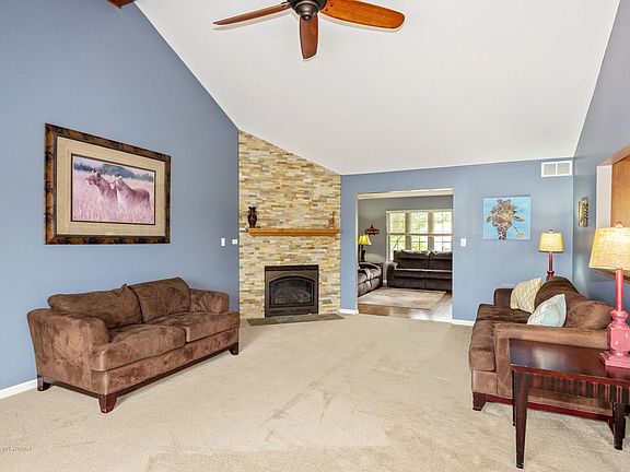 3rd image of 16333 Lakeside Dr