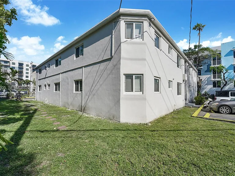1630 NW 18th St #3 — Photo 12