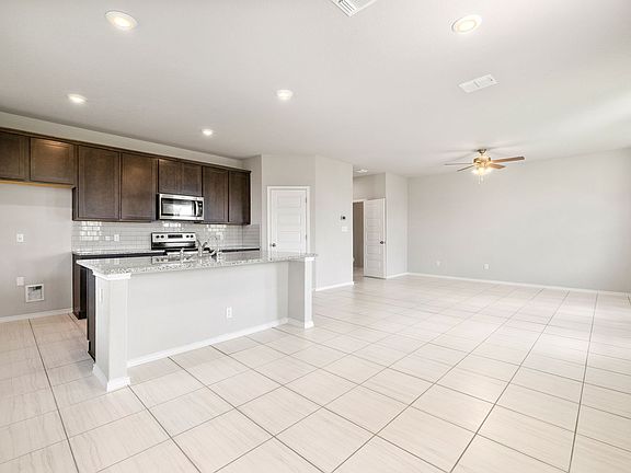 3rd image of 10119 Jardin Verde