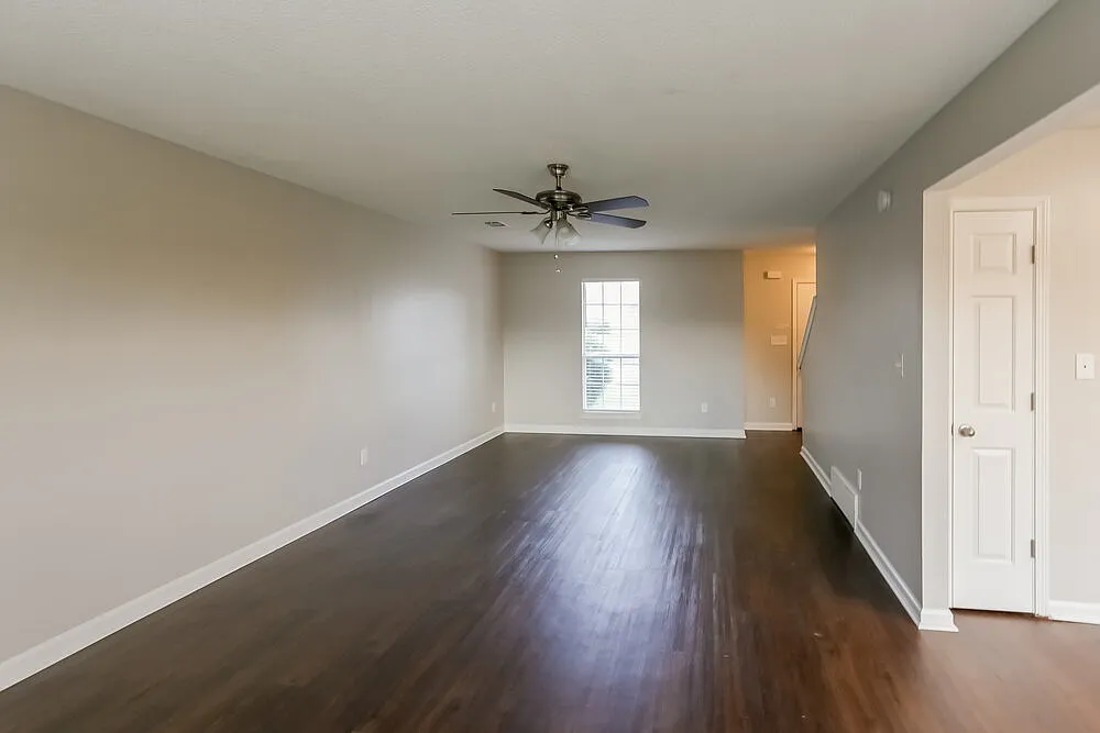 4 bed, 2.5 bath, 2242 sqft, $2,185 — Photo 4