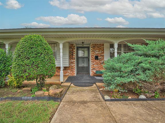 2nd image of 3221 Oakbrook Dr
