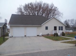 405 S 4th St, Beaver Creek, MN 56116