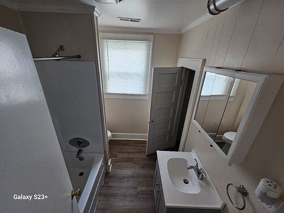 3rd image of 1933 Nance St