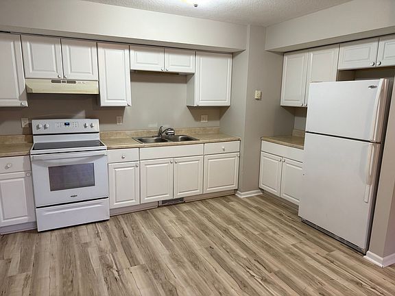 5th image of 1032 Knox Ave N APT 1
