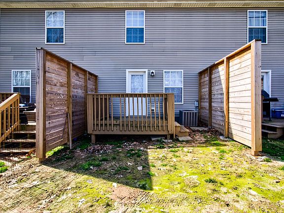 3rd image of 817 Oak Arbor Ct APT 3
