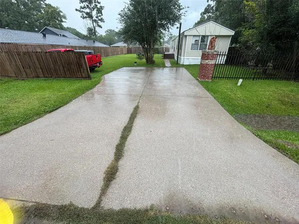4715 3rd St, Bacliff, TX 77518