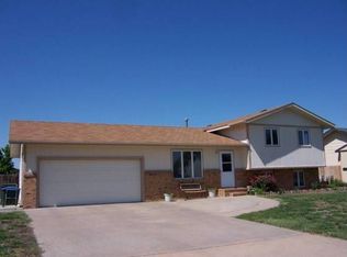 102 Canterbury Rd, Dodge City, KS 67801