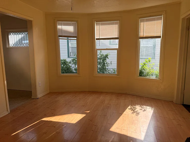 2717 W Gardner Ave — Photo 6