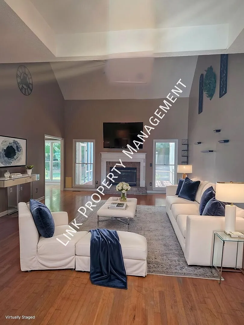 3 bed, 2050 sqft — Photo 2