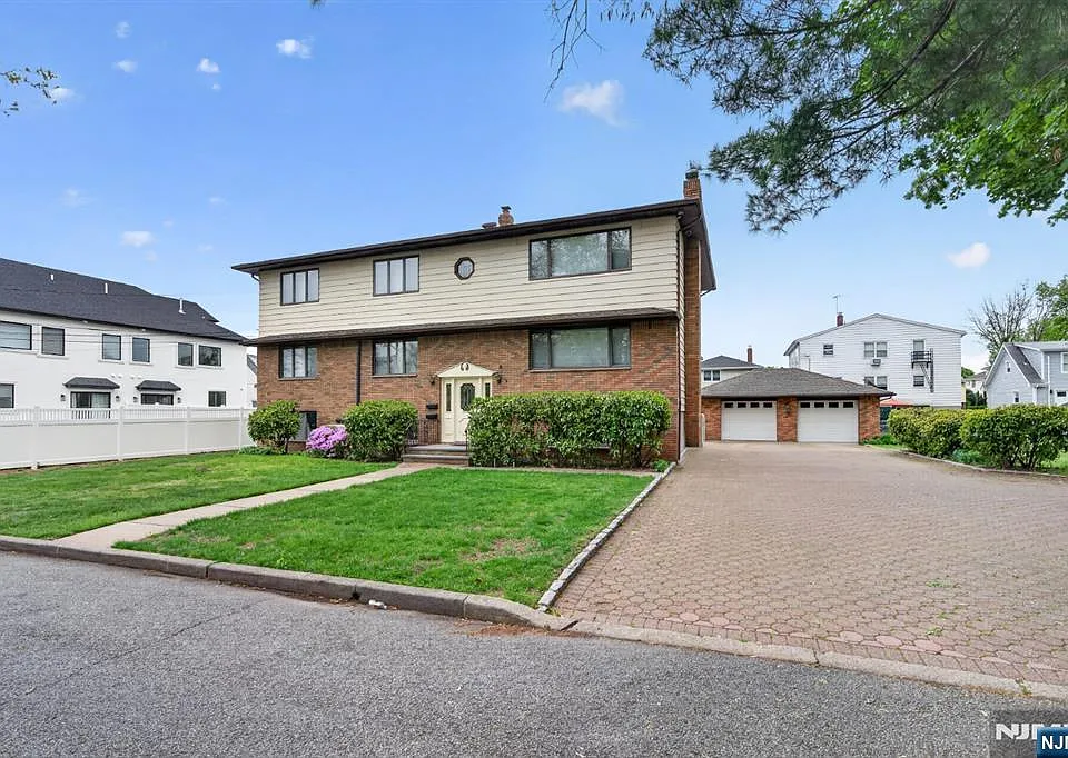 97 Sipp Ave #2