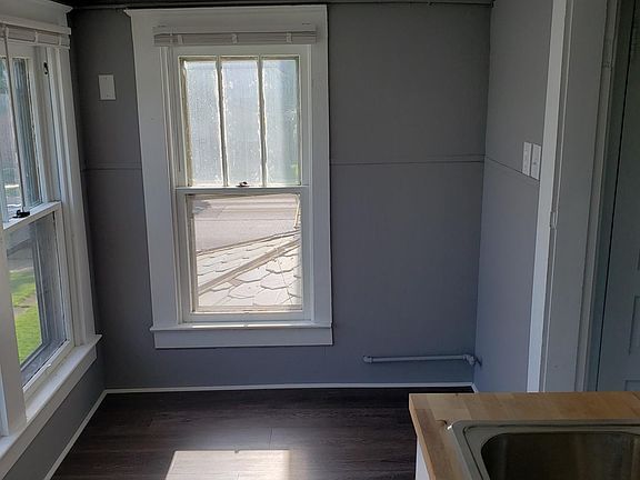 2nd image of 836 1/2 N Columbus St