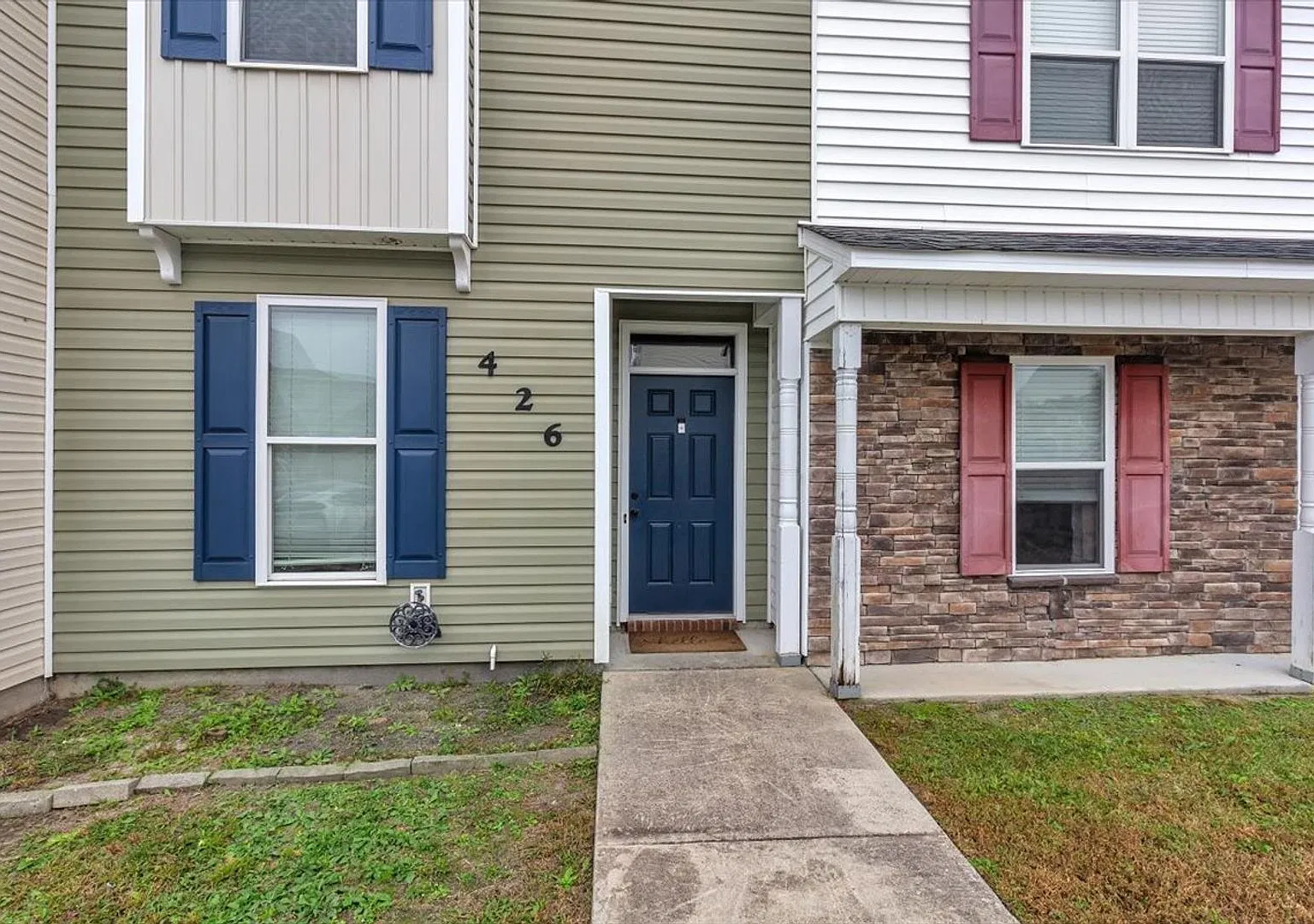 2 Bed 2.5 Bath Townhome — Photo 2