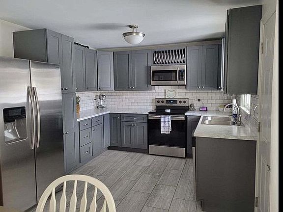 4th image of 1165 Lakeview Dr