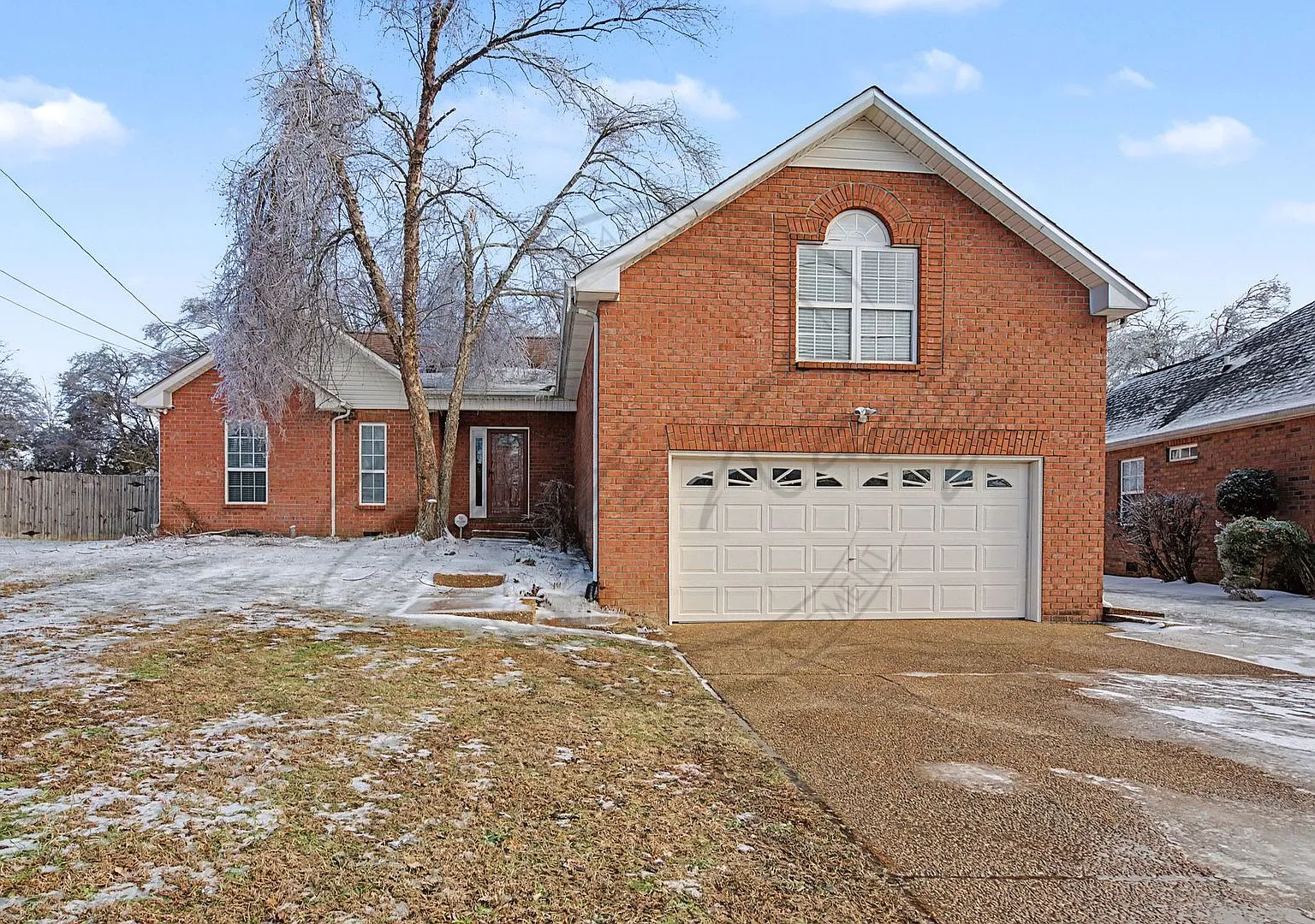 Three Bedroom Brick Home in Hendersonville! — Photo 1