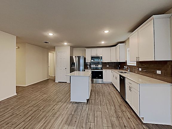 3rd image of 4517 Greenham Ln
