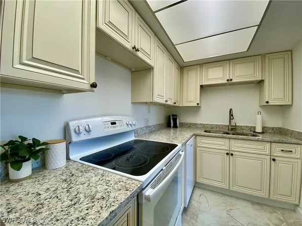 4906 Victoria Dr APT 107, Cape Coral, FL 33904