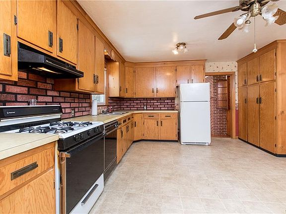 4th image of 6741 Woodland Dr