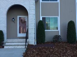 302 Woodside Dr, North Providence, RI 02904