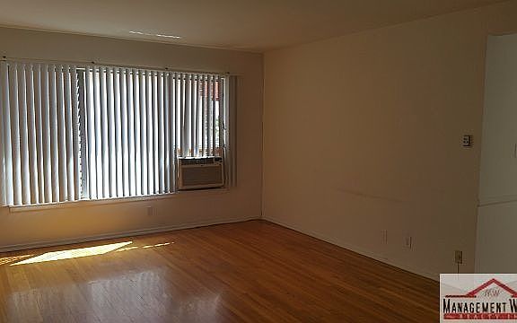 4th image of 2136 N Beachwood Dr APT 6
