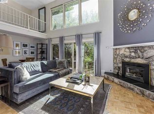 2 Miramonte Dr, Moraga, CA 94556