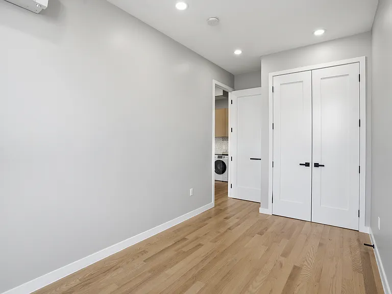 356 E 8th St #Penthouse 3 — Photo 8