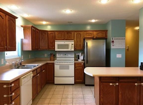 SPACIOUS KITCHENALL APPLIANCE