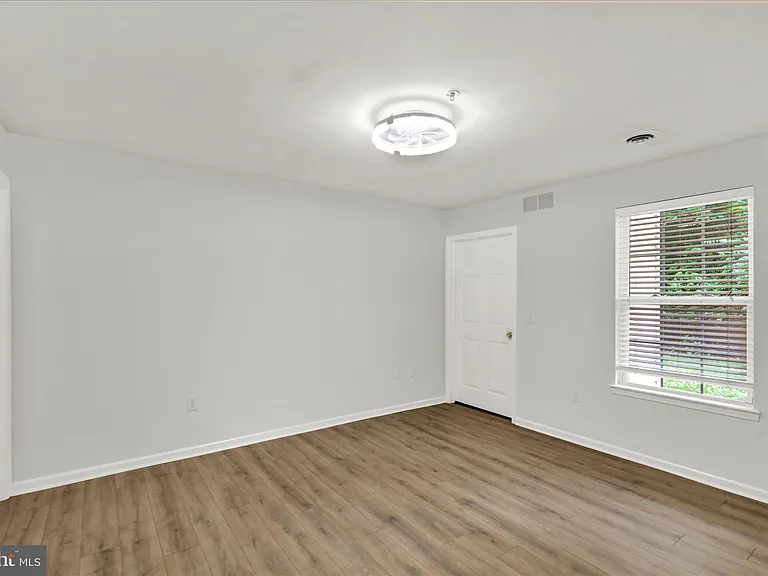 182 Christine Dr — Photo 14