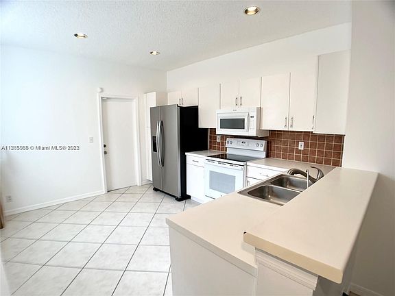 2nd image of 3957 San Simeon Ln Unit 3957