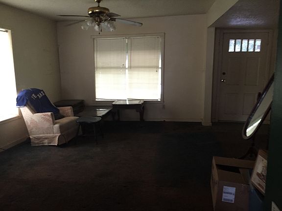 2nd image of 815 W Diaz St