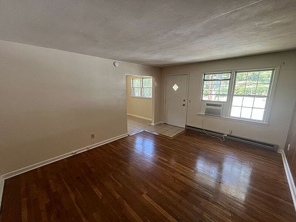 5th image of 3203 Alta Vista Dr APT 2