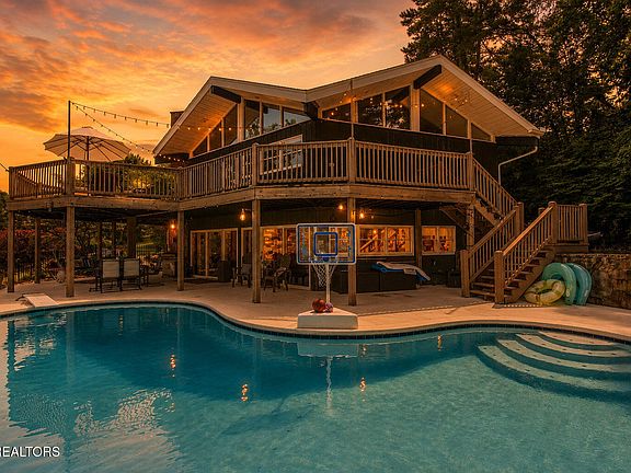 3rd image of 6809 Beaver Brook Dr