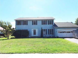 43 Applewood Dr, Rochester, NY 14612