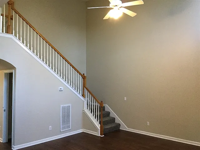 204 Annesbury Ln — Photo 16