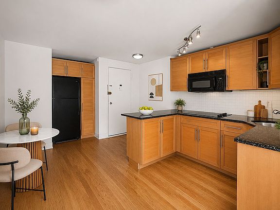 3rd image of 435 E 86th St APT 4E