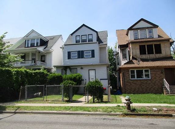 1st image of 401 No Grove St